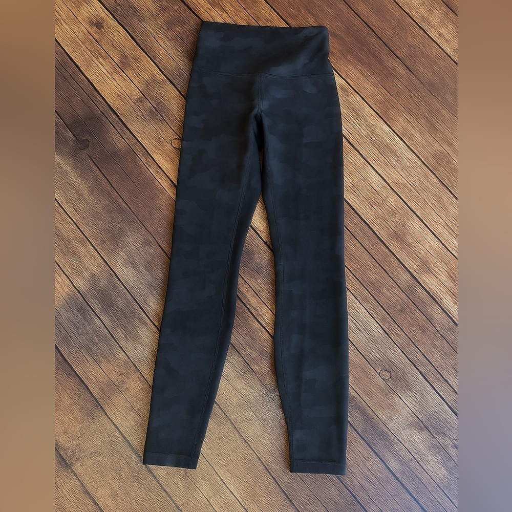 Lululemon Wunder Under High-Rise Tight 28” — Black Camo (Size 2)